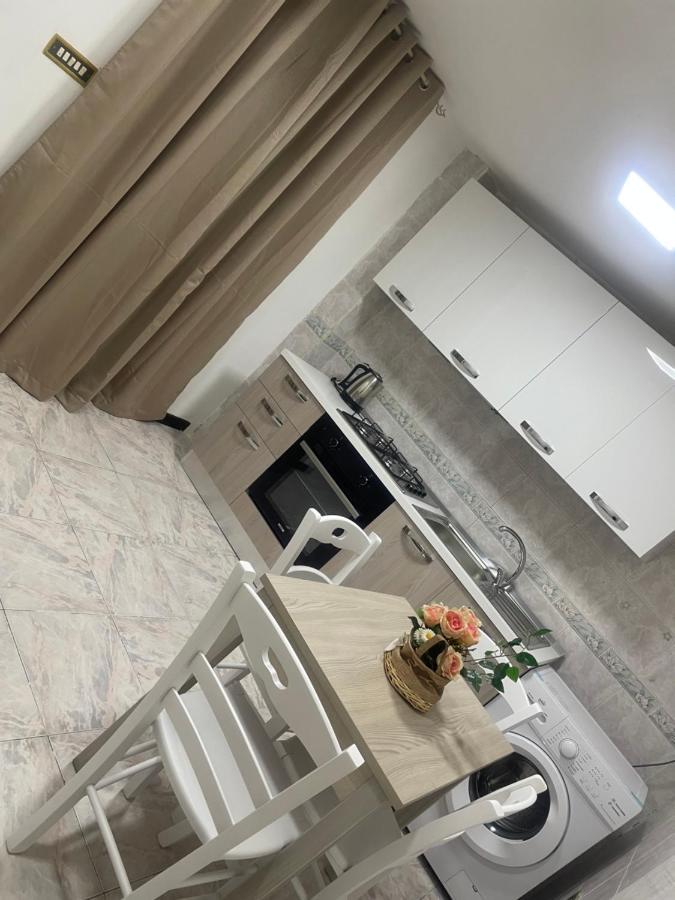 Casa Vacanza La Serenella Apartment เนเปิลส์ ภายนอก รูปภาพ